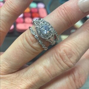 Elegant Silver Women's Set Of 3 Rings . Gorgeous set !!!